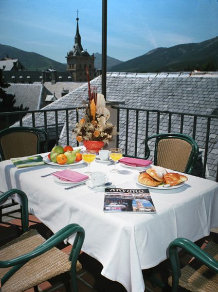 มิรันดา แอนด์ ซุยโซ Hotel San Lorenzo de El Escorial ร้านอาหาร รูปภาพ