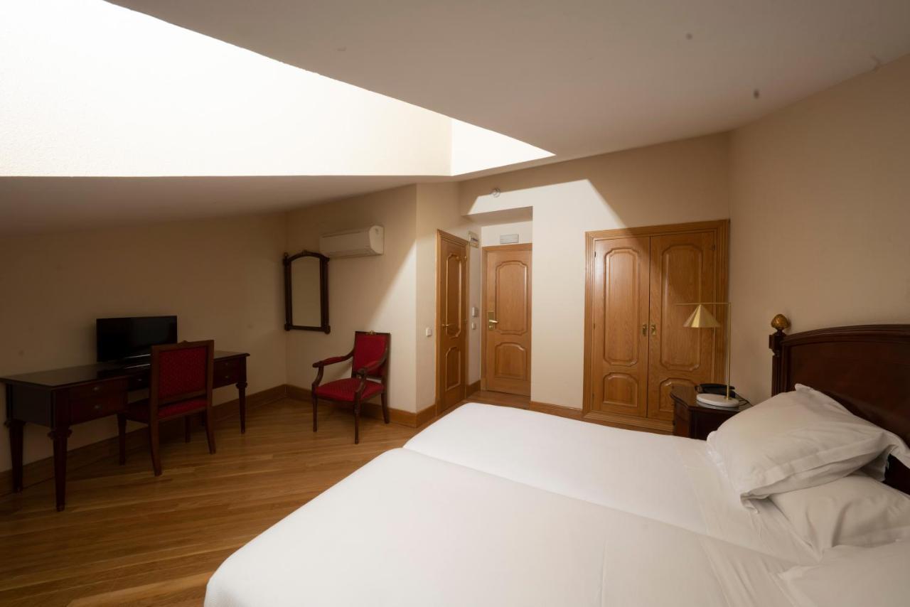 มิรันดา แอนด์ ซุยโซ Hotel San Lorenzo de El Escorial ภายนอก รูปภาพ